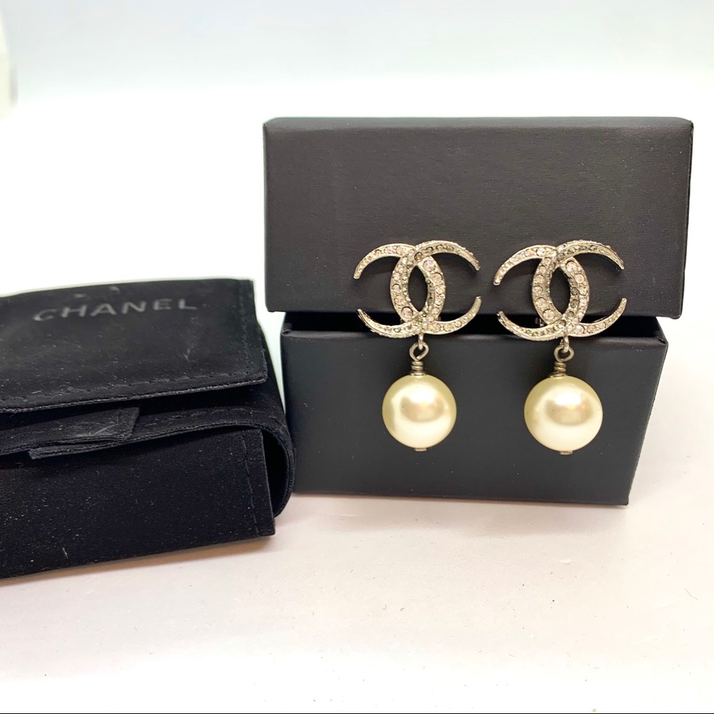 CHANEL 15B Large Silver CC Dubai Moon Crystal Clip